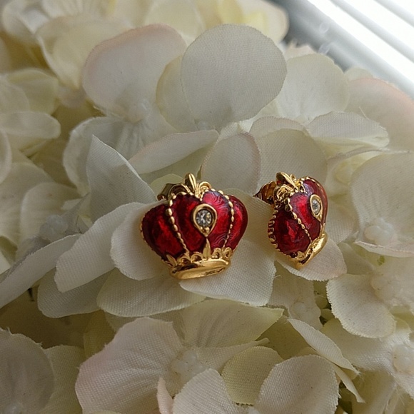 Vintage Avon Crown Post Earrings Royal Red Enamel Rhinestone Goldtone Diva Style - Picture 3 of 8